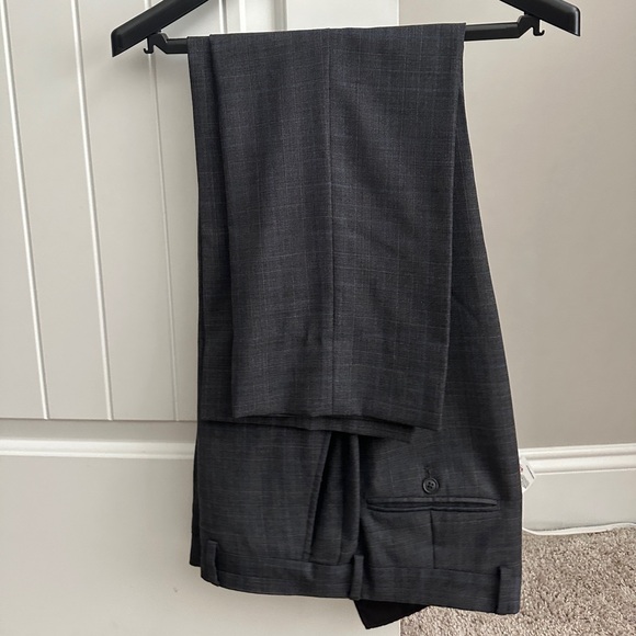 Mens Jospeh A Banks Suit. Jacket 38 Short and pants are 32 waist. - Picture 2 of 4